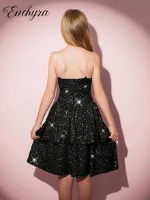 褶皱无袖迷你连衣裙，全新夏季设计，亮片和荷叶边下摆，无肩带 - 黑色 - 查看 2