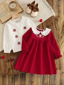 SHEIN Vintaside Kids 小女孩 2 件套：红色灯芯绒蘑菇刺绣长袖连衣裙，白色彼得潘领，搭配白色长袖开衫，珍珠纽扣和 3D 樱桃装饰，春秋秋冬 - 紅色 - 查看 3