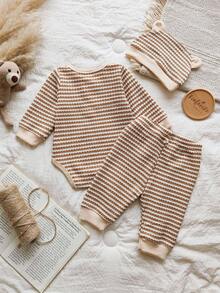 SHEIN Vintaside Kids 新生儿和男婴三件套条纹开胸泰迪熊图案长袖连体衣，搭配同色系裤子和帽子。全新时尚休闲款，适合居家和户外拍摄 - 棕色 - 查看 2