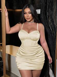 NU&NOW 加大码女式纯色褶皱露背紧身吊带背心连衣裙，适合音乐节、派对、庆典 - 杏色 - 查看 1