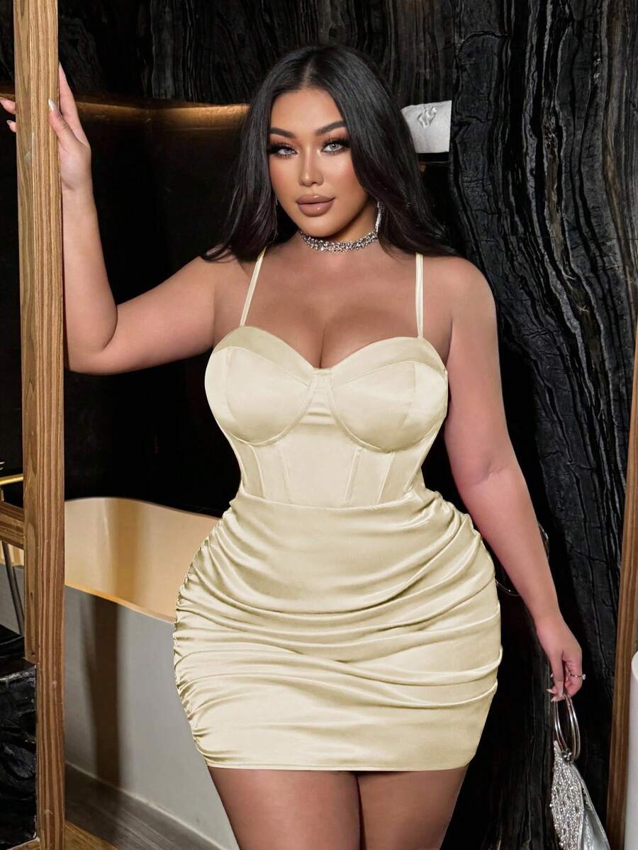 NU&NOW 加大码女式纯色褶皱露背紧身吊带背心连衣裙，适合音乐节、派对、庆典 - 杏色 - 查看 1