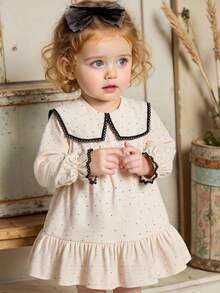 Souflis Souflis 女婴荷叶边领长袖A字裙，搭配薄纱蝴蝶结头饰。超大领口、泡泡袖和A字廓形，打造时尚经典造型。无论是外出还是居家休闲，小公主都能成为众人瞩目的焦点。 - 彩色 - 查看 8