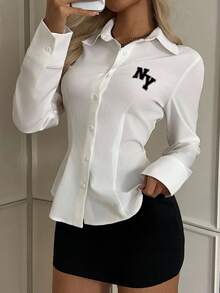 SHEIN EZwear 女士休闲腰部收紧长袖纽扣衬衫，适合初秋、通勤、纽约印花 - 白色 - 查看 4