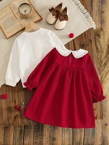 SHEIN Vintaside Kids 小女孩 2 件套：红色灯芯绒蘑菇刺绣长袖连衣裙，白色彼得潘领，搭配白色长袖开衫，珍珠纽扣和 3D 樱桃装饰，春秋秋冬 - 紅色 - 查看 2