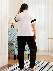 加大码不对称彩色正面和数字印花短袖白色上衣、字母印花裤睡衣套装 - 白色 - 查看 2