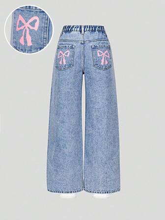 SHEIN Pantalon en jean délavé décontracté, ample et confortable, avec imprimé papillon bleu clair, coupe ample et jambes larges. Convient aux jeunes filles pour un usage polyvalent au quotidien et à l'école.