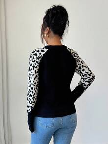 Elenzga Women's Fashionable Leopard Print Patchwork Pearl Button Raglan Sleeve Fitted Knit Sweater - Black - View 2