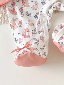 新生儿柔软舒适薄款连体衣，男婴/女婴可爱兔子、狐狸、花卉全身印花、正面蝴蝶结装饰、长袖连脚连体衣（带帽子），2 件套，婴儿爬行服和家居服 - 粉色 - 查看 3