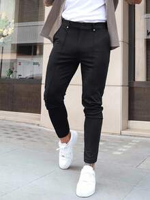 Manfinity Homme 男士商务休闲纯色正装裤，经典黑色，时尚百搭，彰显稳重端庄的商务风范。适合日常通勤、商务、派对和宴会。这款裤子是男士衣橱中不可或缺的百搭单品，也是送给男朋友或老公的绝佳礼物。 - 黑色 - 查看 7