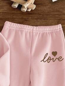 SHEIN ModeFlare Wear 女婴可爱简约爱心英文文字针织柔软厚连帽卫衣套装，适合秋冬季 - 粉色 - 查看 5