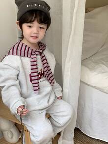 SHEIN 3 件幼儿男童时尚运动套装、2 件休闲卫衣和裤子套装、3 件卡通字母针织披肩套装、男婴校园风格上衣和裤子套装 - 彩色 - 查看 8