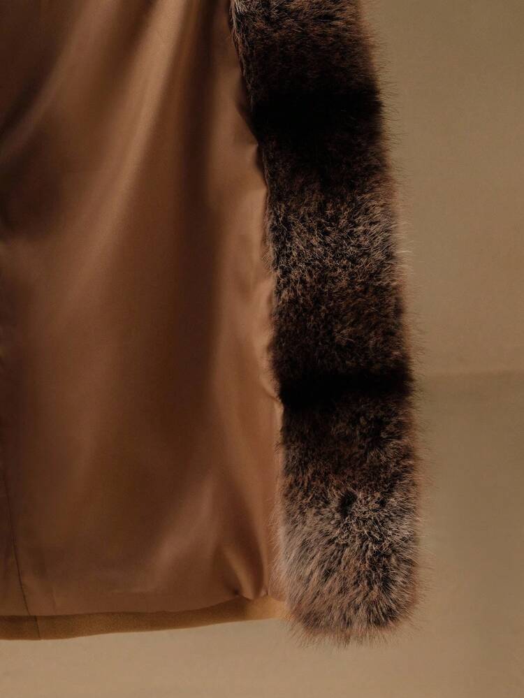 Cappotto lungo in lana con cappuccio e colletto in pelliccia sintetica per donna