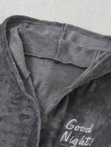 男士深灰色字母刺绣长袖连帽抓绒蓬松浴袍家居服，秋冬款，舒适保暖