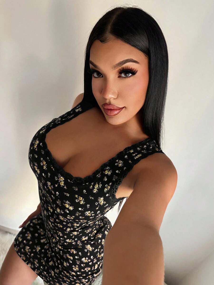 SHEIN SXY 女式性感碎花方领蕾丝边修身迷你连衣裙,夏季假日风格 - 彩色 - 查看 1