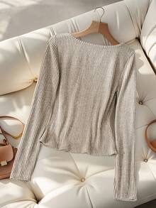 GlowEve Áo thun nữ cổ tròn tay dài thiết kế nút cài màu trơn, dáng rộng thoải mái - Màu be - Xem 2