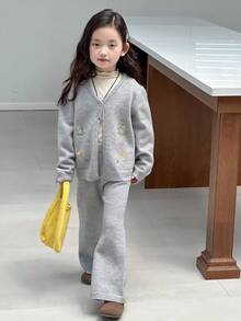 Dazy Kids 小女孩刺绣纽扣前长袖上衣和裤子毛衣套装 - 灰色 - 查看 4