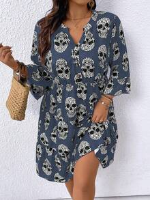 SHEIN LUNE 大码 V 领荷叶边下摆休闲骷髅印花连衣裙 - 寶藍色 - 查看 4
