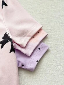 Bộ đồ ngủ 6 món cho bé gái, gồm áo ngắn tay và quần dài, đồ ngủ ôm sát và đồ mặc nhà. Bộ đồ ngủ này phù hợp cho bé gái mặc ở nhà, có thể mặc như đồ ngủ hoặc trang phục thường ngày. Thiết kế đơn giản, dễ phối đồ, cho bé gái vẻ ngoài thời trang và năng động khi ở nhà. Chất liệu vải dệt kim co giãn và thoáng khí, có thể giặt bằng máy, vừa vặn thoải mái và dễ dàng vệ sinh (2 bộ được bán riêng) - Nhiều màu - Xem 8