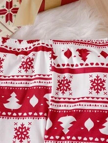 SHEIN 1 套圣诞快乐男孩睡衣，紧身睡衣，红色长袖上衣，饰有白色装饰圣诞树图案和草书字体“圣诞快乐”文字，配套图案下装，带有分层圣诞树和白色雪花，弹性透气针织面料，可机洗，穿着舒适，易于护理，母子装（4 套单独出售）