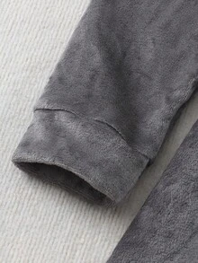 男士深灰色字母刺绣长袖连帽抓绒蓬松浴袍家居服，秋冬款，舒适保暖