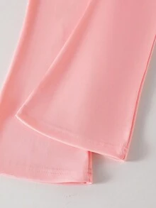 Conjunto de 2 peças para meninas, composto por calça flare vermelha de manga comprida com textura listrada em tricô e camiseta com estampa de cereja. Roupa casual e confortável, perfeita para o outono/inverno. - Branco - Ver 3