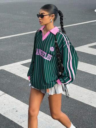 SHEIN EZwear Magliette grafiche per donne taglia forte, maglie in jersey, top carini, top da uscire, magliette taglia forte, maglietta a maniche lunghe casual con stampa a righe verticali e lettere, colore a contrasto, vestibilità morbida per donne taglia forte