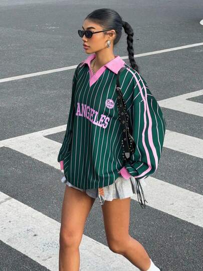 SHEIN EZwear Magliette grafiche per donne taglia forte, maglie in jersey, top carini, top da uscire, magliette taglia forte, maglietta a maniche lunghe casual con stampa a righe verticali e lettere, colore a contrasto, vestibilità morbida per donne taglia forte