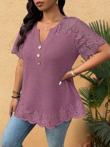 EMERY ROSE Plus Size V-Neck Lace Mesh Splice Waffle Knit Fabric Hem Lace Trim Wooden Button Decor Casual Vacation Home T-Shirt Plus Size Lace Top Plus Size Ribbed Knit Top Lace Trim Top Purple Lace Top Plus Size Tops - Dusty Pink - View 4