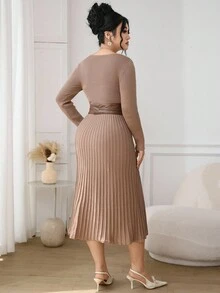 Modelyn 秋季大码女式V领长袖罗纹优雅针织连衣裙 - 咖啡棕 - 查看 2