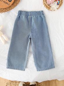 SHEIN Playful Pals 女婴休闲宽松蓝色水洗牛仔裤，带有可爱的蝴蝶刺绣，松紧腰，直筒裤腿，适合日常穿着，简约时尚 - 中等水洗藍 - 查看 2