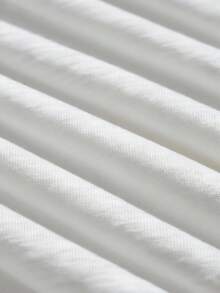 SHEIN EZwear 女士休闲简约猫咪印花宽松圆领长袖卫衣，适合秋冬季节穿着。