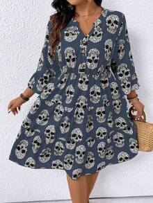 SHEIN LUNE 大码 V 领荷叶边下摆休闲骷髅印花连衣裙 - 寶藍色 - 查看 1