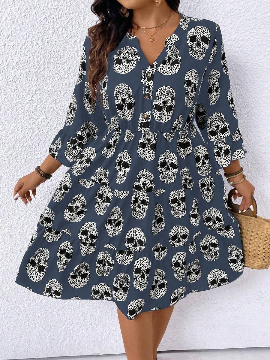 SHEIN LUNE 大码 V 领荷叶边下摆休闲骷髅印花连衣裙 - 寶藍色 - 查看 1