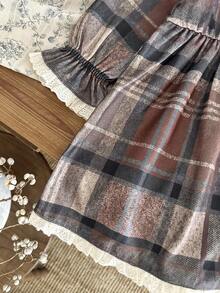 SHEIN 1 pieza Vestido de niña a cuadros vintage con ribete de encaje, tela gruesa, adecuado para uso diario en otoño/invierno - Marrón Chocolate - Ver 4