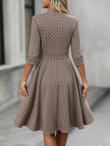 EMERY ROSE 女式秋季优雅通勤 V 领无袖高腰及膝连衣裙，经典派对礼服，婚礼宾客礼服，别致礼服，优雅晚礼服 - 卡其色 - 查看 2