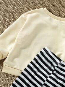 SHEIN 女婴幼儿/新生儿 0-3 岁春夏休闲可爱水果草莓印花圆领长袖运动衫 + 罗纹紧身打底裤套装 - 杏色 - 查看 4
