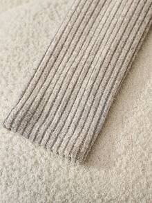 GlowEve Áo thun nữ cổ tròn tay dài thiết kế nút cài màu trơn, dáng rộng thoải mái - Màu be - Xem 3