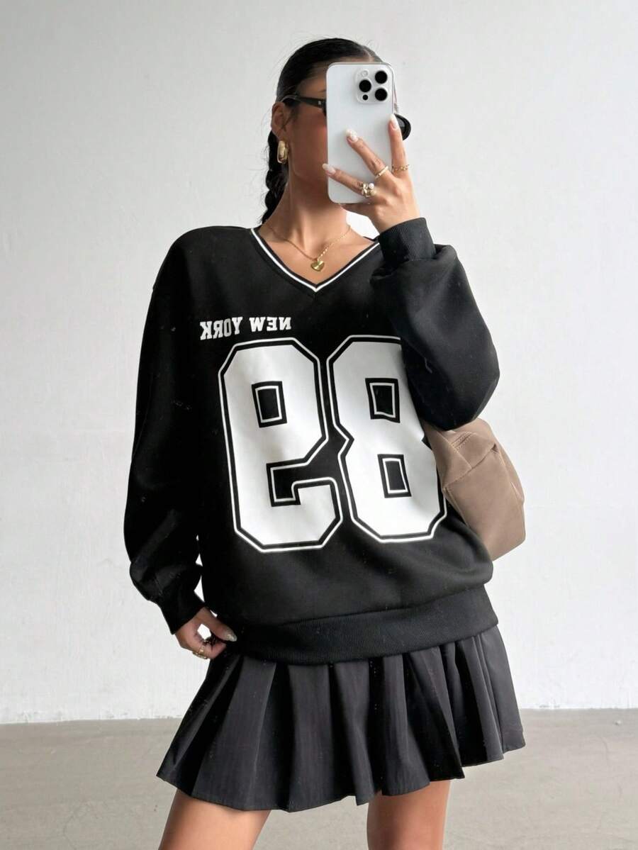 SHEIN 少女休闲字母印花V领宽松卫衣和百褶裙两件套 - 黑色 - 查看 1