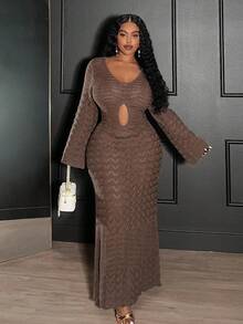 Slaydiva فستان ماكسي محبوك أنيق وأنيق ذو أكمام طويلة وياقة عميقة على شكل V وشق جانبي للنساء ذوات الحجم الكبير، لون بيج ثابت، مناسب لحفلات المنتجعات الراقية في خريف وشتاء 2025 - كاكي - مشاهدة 4