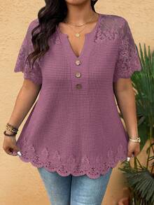 EMERY ROSE Plus Size V-Neck Lace Mesh Splice Waffle Knit Fabric Hem Lace Trim Wooden Button Decor Casual Vacation Home T-Shirt Plus Size Lace Top Plus Size Ribbed Knit Top Lace Trim Top Purple Lace Top Plus Size Tops - Dusty Pink - View 5