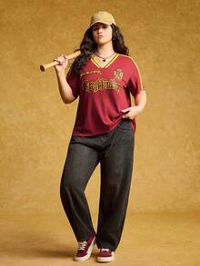 HARRY POTTER X SHEIN 大码女式夏季休闲运动学院风字母图案撞色条纹V领宽松T恤 - 紅色 - 查看 5