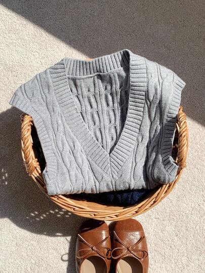 Comfortcana 2025 New Minimalism Fall And Winter Women's Solid Color V-Neck Twist Knit Sleeveless Casual Elegant Top Streetwear Hot Girl Grey Sweater Autumn Women  Christmas Sweater Vintage 2000s Style