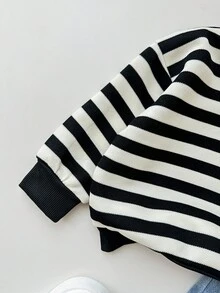 SHEIN 2 件套男婴条纹运动衫和蓝色牛仔裤套装，适合秋冬季室内、户外、日常穿着、运动、玩耍、派对、拍照、节日、狂欢 - 彩色 - 查看 5