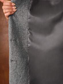 MOTF PREMIUM معطف كبير مزين بأزرار من الترتر متباينة الألوان - رمادي غامق - مشاهدة 9