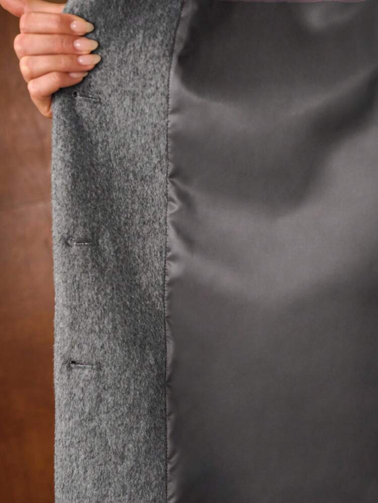 Kontrastreiches Pailletten-Knopf-Oberteil