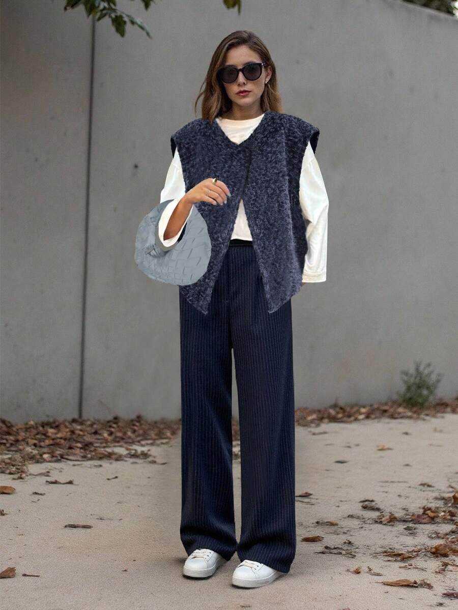 INAWLY Women's Dark Green Autumn Casual Everyday Loose Plush Vest,Colorblock Round Neck Sleeveless Jacket,Flattering Pear Apple Shape Friendly,Vintage,Winter - Navy Blue - View 1