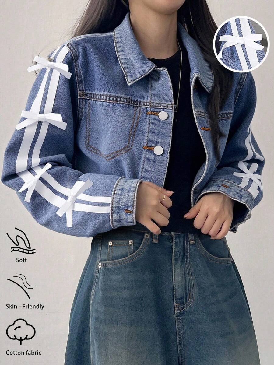 SHEIN 这款少女秋冬Y2K都市街头酷炫复古做旧基础款时尚可爱蓝色牛仔布蝴蝶结领长袖短款毛边下摆飞行员夹克,适合秋冬季日常穿着、返校季、舞会、夜店、街头风、圣诞节等场合。 - 深色水洗藍 - 查看 1