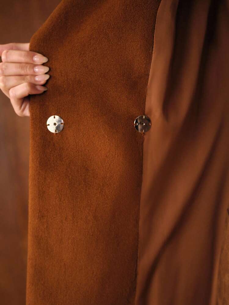 ABRIGO LARGO CON CINTURÓN Y CUELLO DE PELO SINTÉTICO DE CONTRASTE