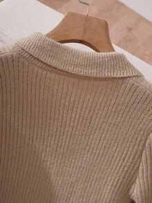 Franclia 秋冬新款纯色百搭V领金扣开衫，修身长袖针织修身连衣裙，优雅精致简约时尚日常通勤性感商务弹力罗纹领毛衣连衣裙 - 杏色 - 查看 6