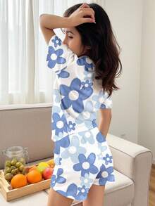 卡哇伊卡通蓝色兔子露露和史迪奇图案，蓝色渐变花卉，少女休闲简约圆领短袖短裤睡衣套装，适合夏季、夏季度假、度假氛围、暑假、返校、返校节、户外野餐、郊游、街头风格、居家、校园、清凉一刻 - 彩色 - 查看 3